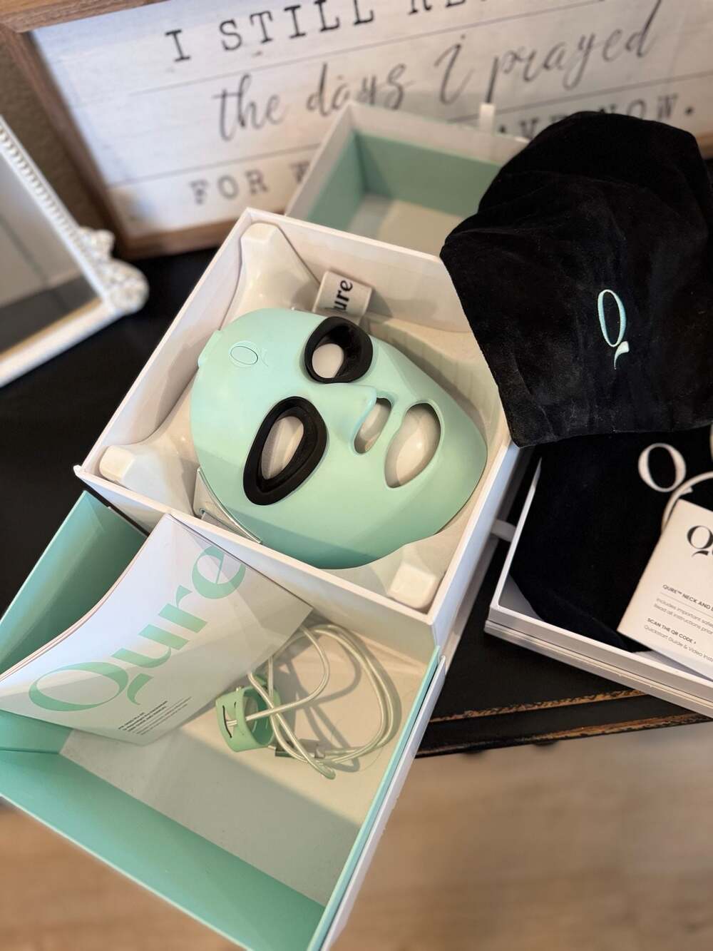 Qure Q-Rejuvalight Pro Facewear and Neck & Décolletage LED System